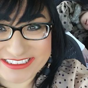 Meet your Posher, Hollie